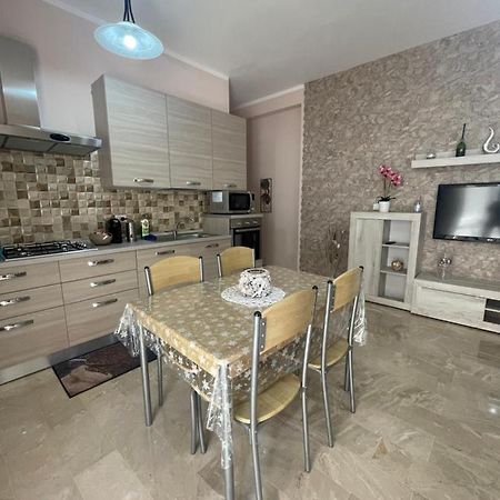 Casa Vacanze Il Girasole 巴莱斯特拉泰 外观 照片