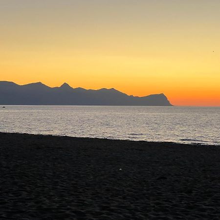 Casa Vacanze Il Girasole 巴莱斯特拉泰 外观 照片