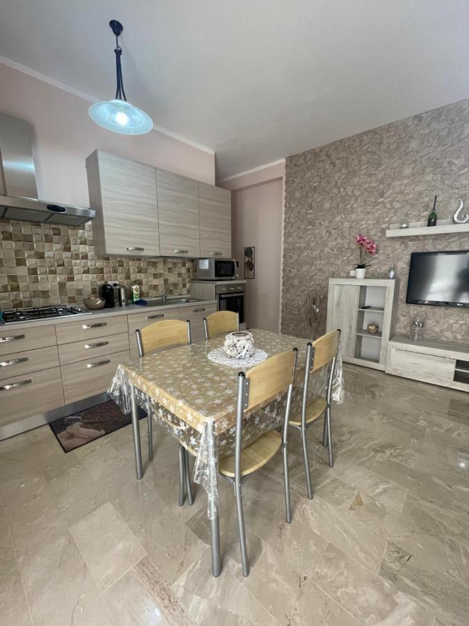 Casa Vacanze Il Girasole 巴莱斯特拉泰 外观 照片