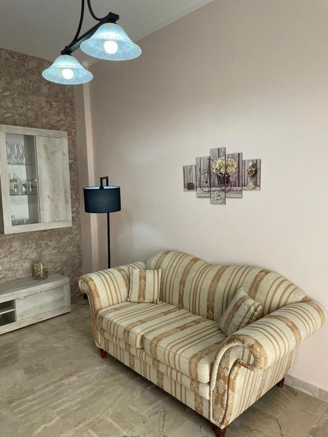 Casa Vacanze Il Girasole 巴莱斯特拉泰 外观 照片