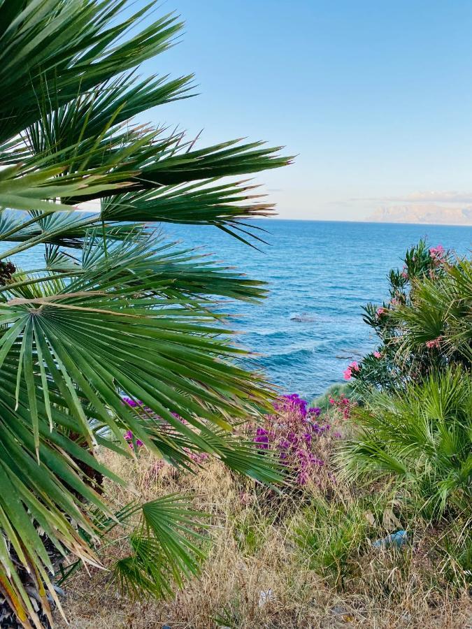 Casa Vacanze Il Girasole 巴莱斯特拉泰 外观 照片