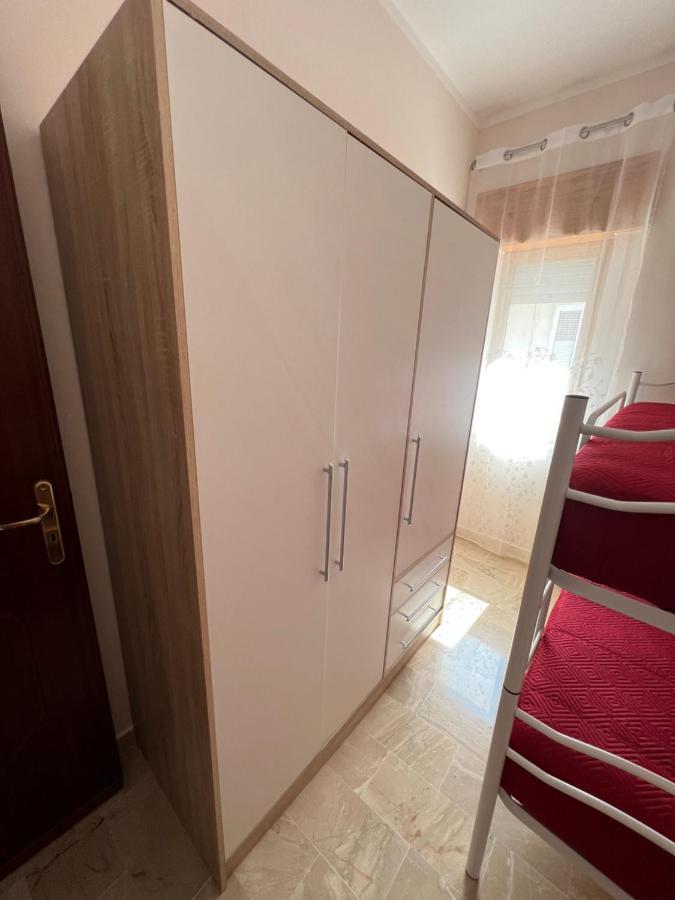 Casa Vacanze Il Girasole 巴莱斯特拉泰 外观 照片